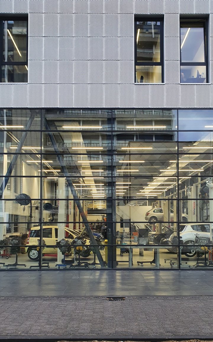 Tech Plaza - KK - buiten